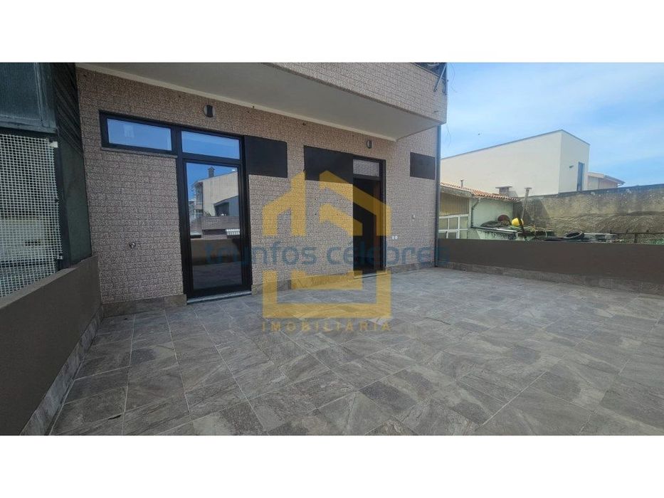 Apartamento T2 Rés do Chão Elevado totalmente renovado com terraço ...