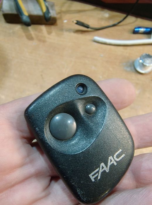 Piloty do bramy FAAC