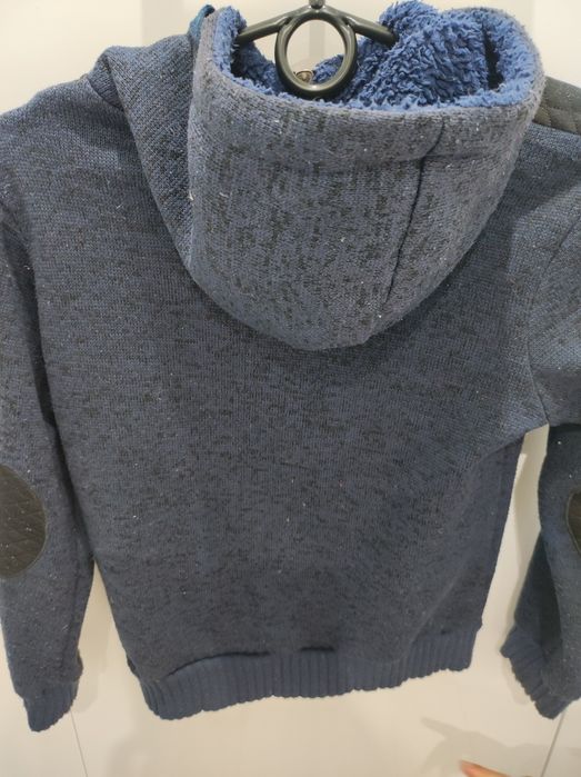 Sweter rozpinany z kapturem