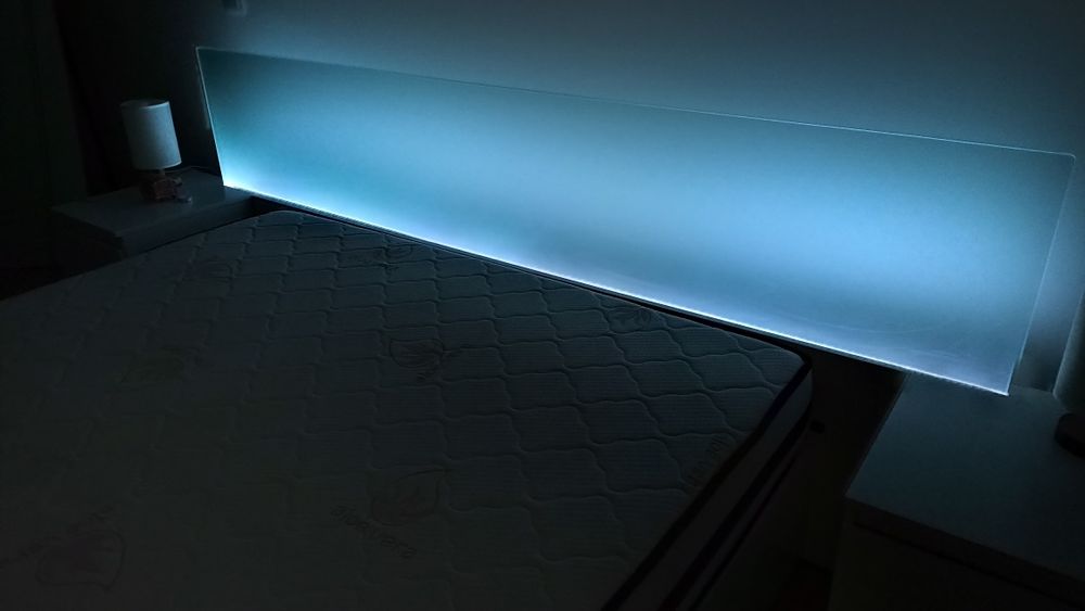 Cama de casal com cabeceira elétrica