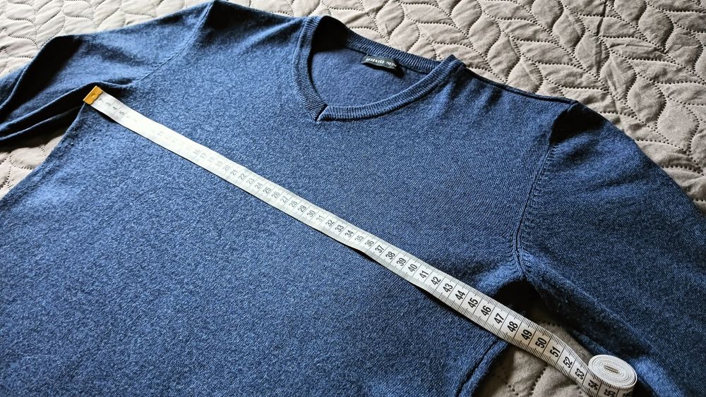 Granatowy sweter Reserved chłopięcy w serek 158