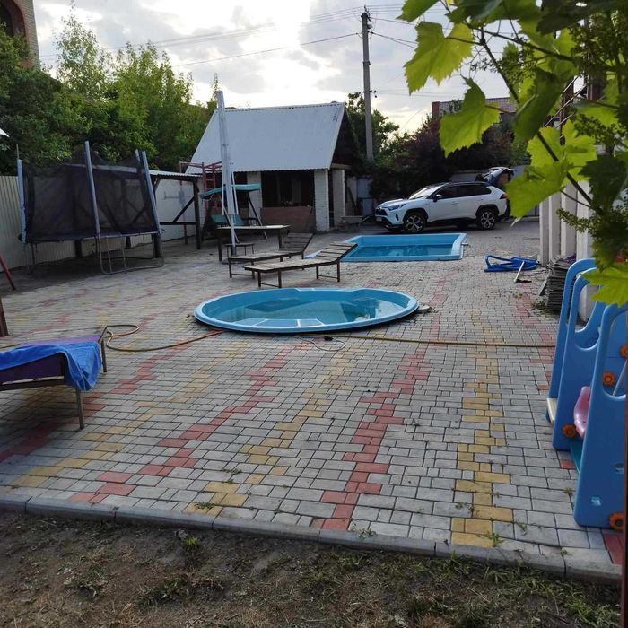 Подобова оренда будинку з басейнами на Кароліно Бугазі
