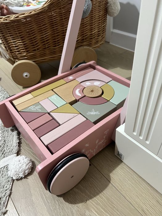 Wozek pchacz z klockami little dutch