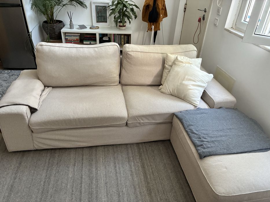 KIVIK sofá 3 lugares + Pousa pés