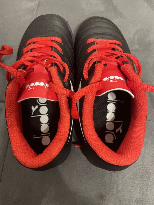 Для футболу Diadora, розмір 29