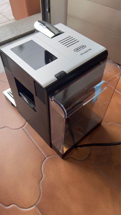 Nova Estrear Máquina Nespresso lattissima pro topo de gama