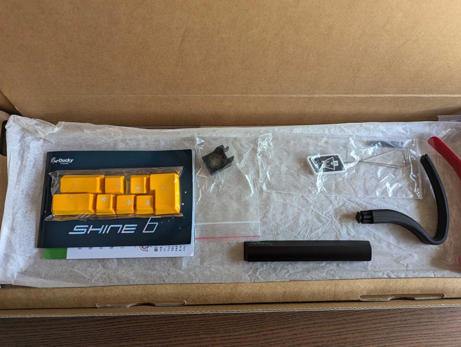 Teclado Ducky Channel Shine 6 / Cherry MX Red Switch /  Layout PT