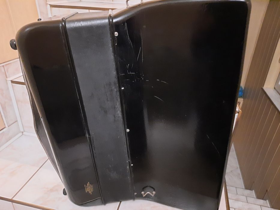 Akordeon Hohner elektryczny 120 bas