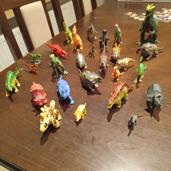 Figurki dinozaurów