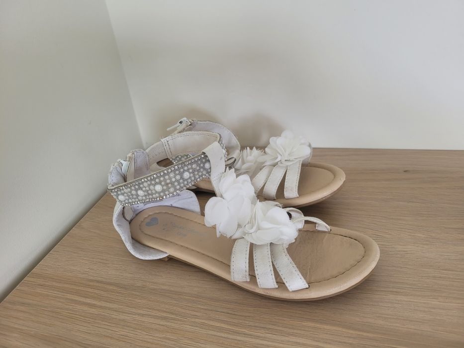 Sandałki eleganckie białe rozm. 33