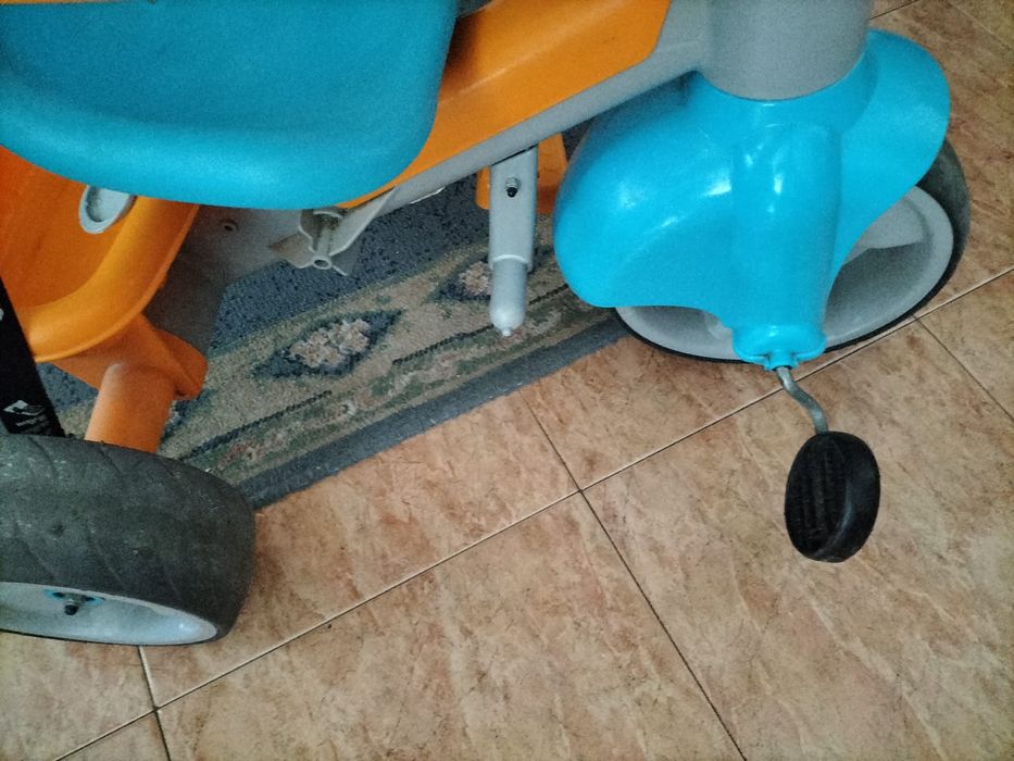 Vende-se triciclo Feber