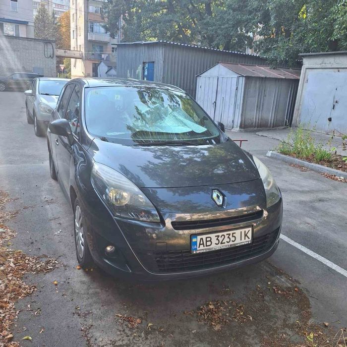 Renault Grand Scenic 2011 року