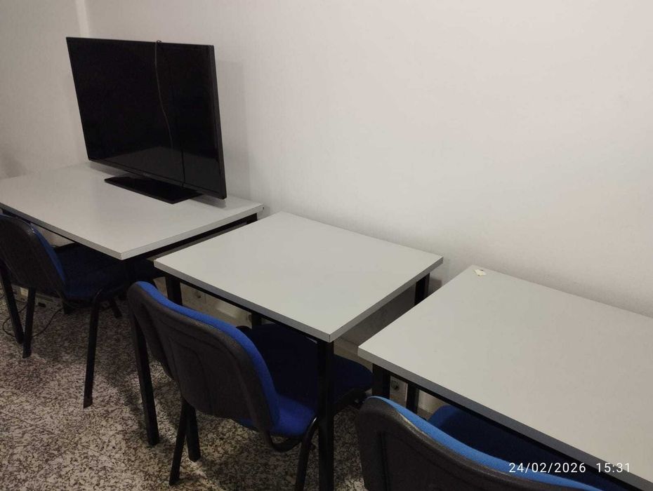 3 Mesas de Trabalho com 3 cadeiras