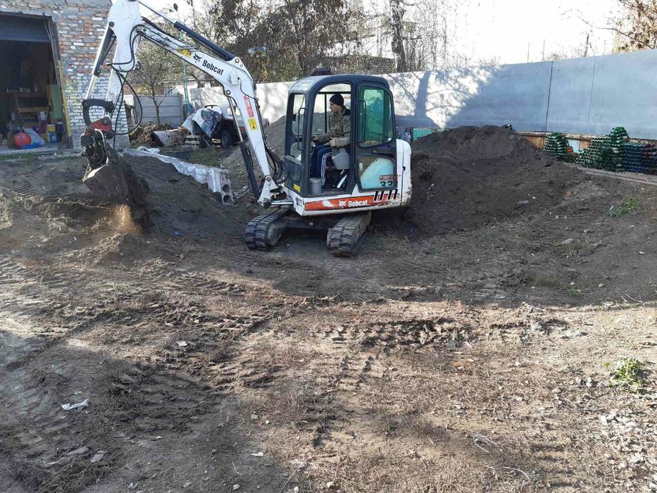 Послуги гусеничного трактора єкскаватор