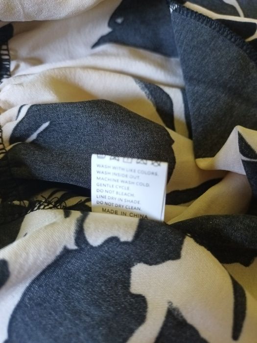 Sukienka z bufiastymi rękawami roz L/ XL.
