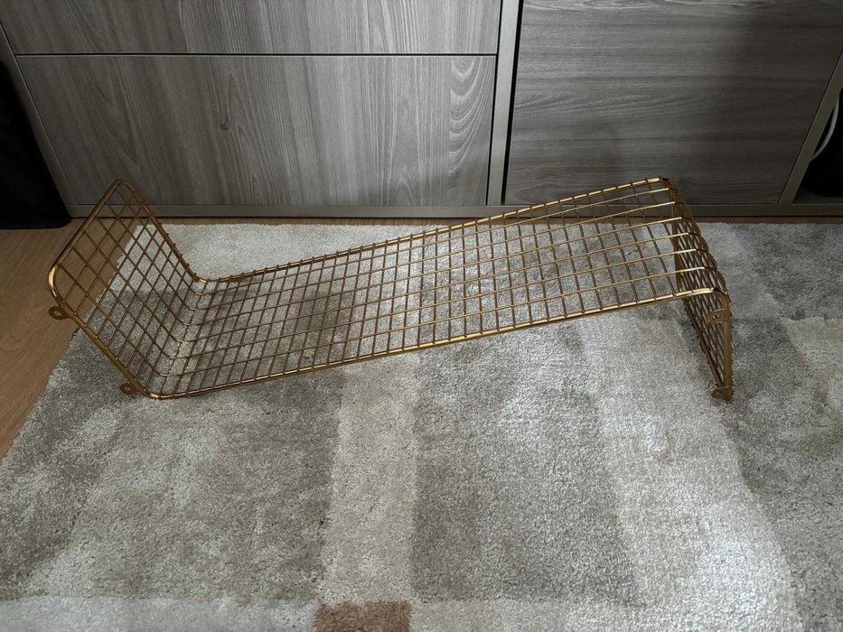 Prateleira dourada SVENSHULT