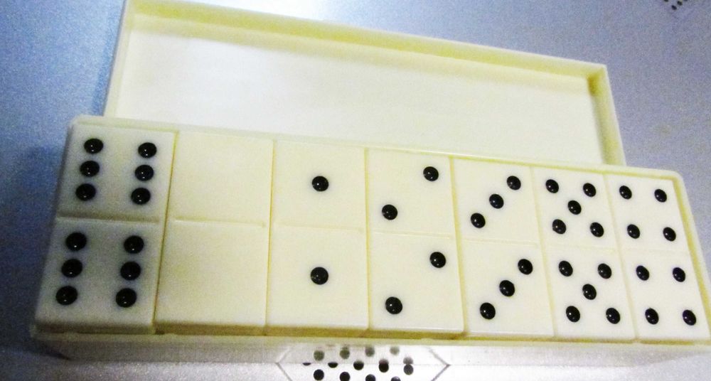 доміно білого кольору набір для гри доміно гарний подарунок
