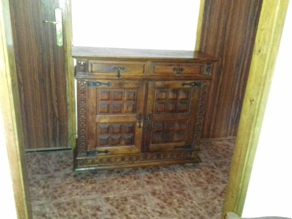 Móvel com estilo clássico em mogno maciço. Como novo