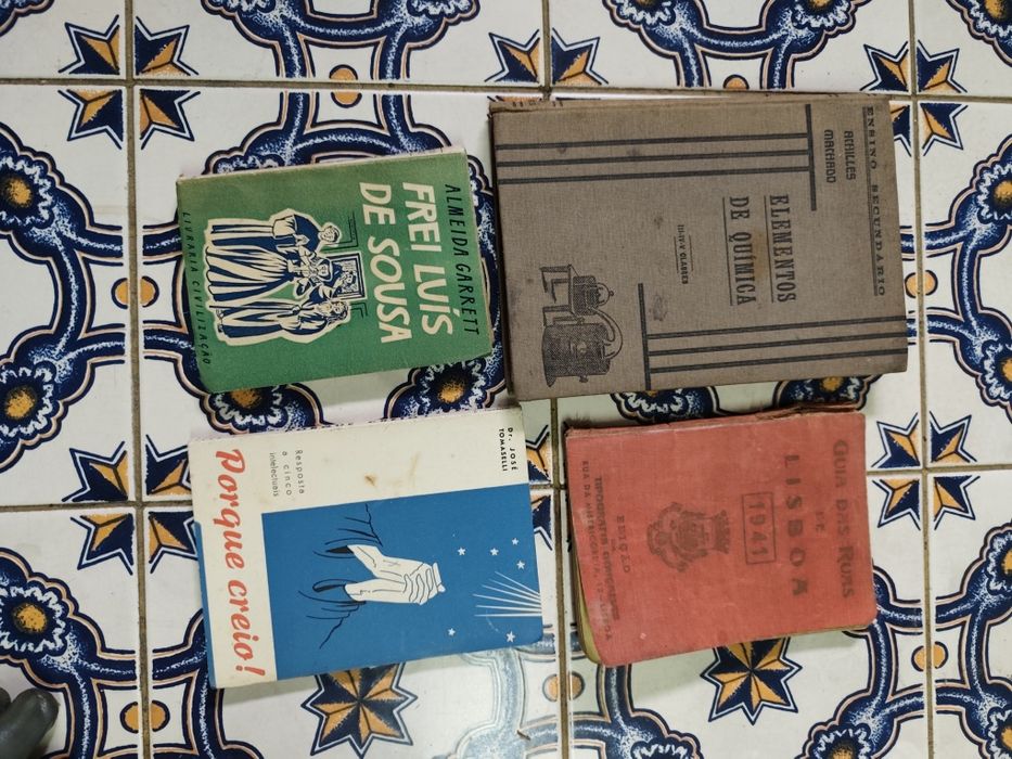 Livros antigos variados