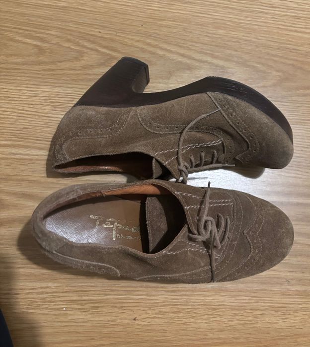 Sapatos com pouco uso