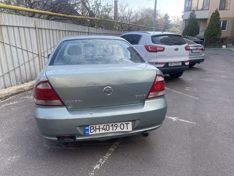 Машина Нисан Альмера