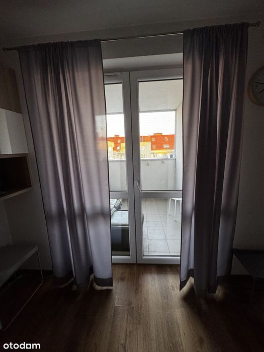 Kawalerka w centrum Maślic, w cenie piwnica, miejsca postojowe,