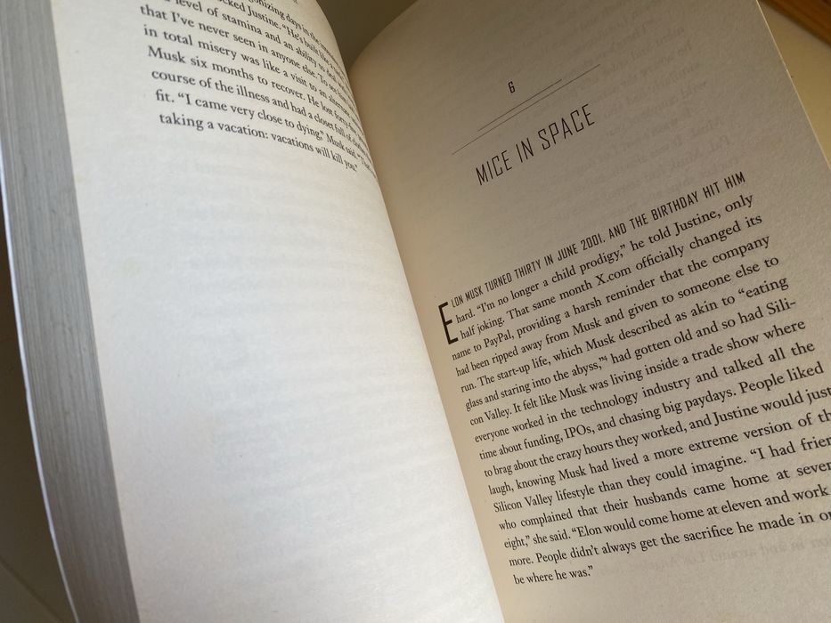 Livro biografia de Elon Musk da Tesla e SpaceX