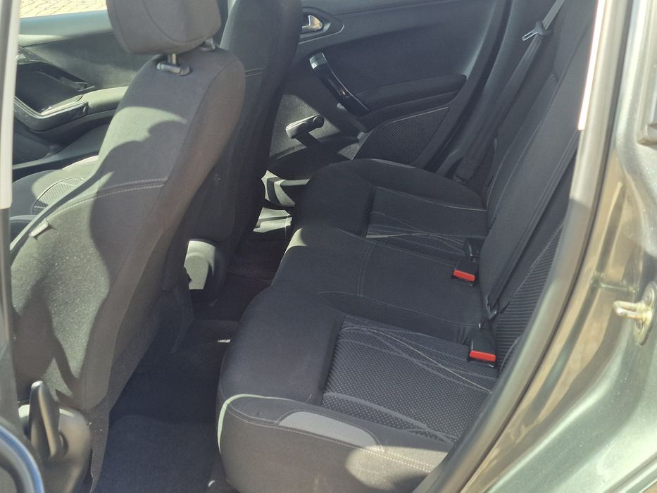 Peugeot 208 vti.