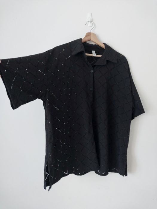 Czarna koszula z kołnierzykiem