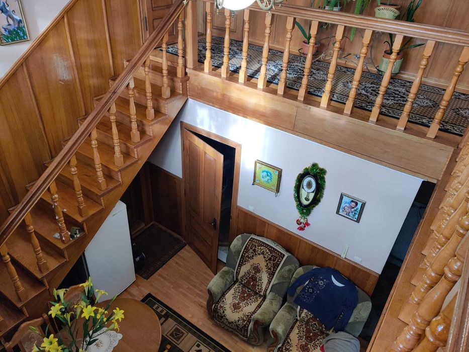 Продається двоповерховий капітальний будинок, район Роші