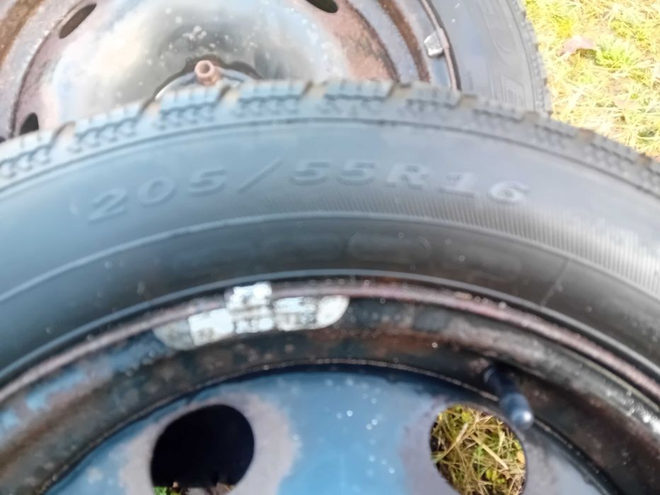 Opony zimowe plus felgi.