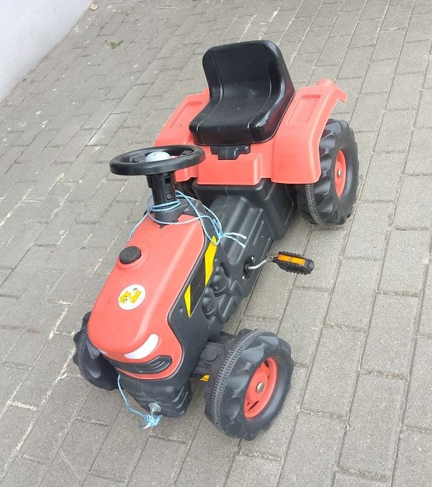 Zabawka traktorek na pedały