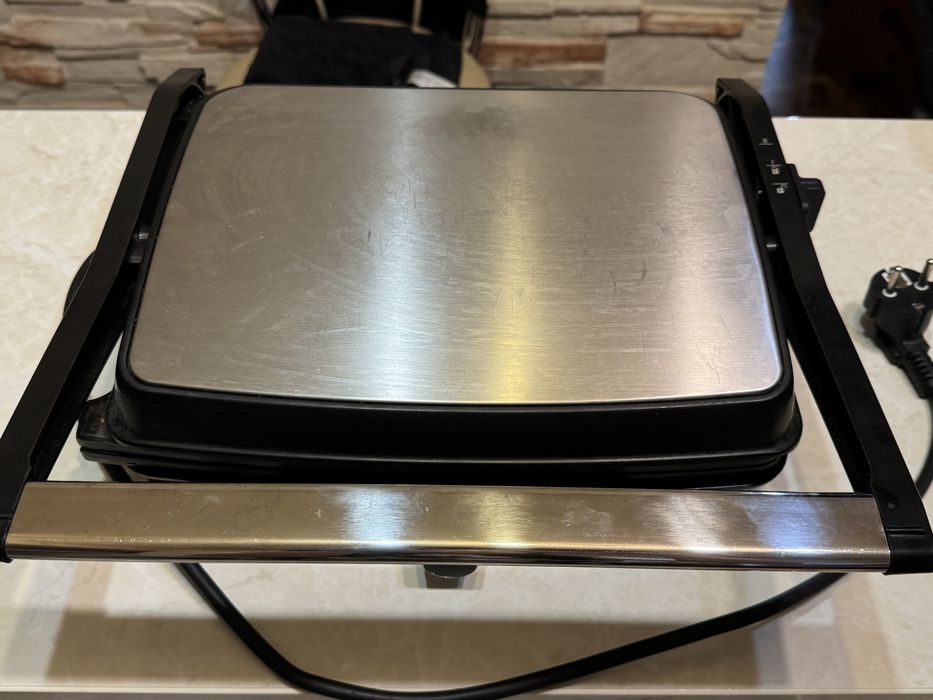 Grill elektryczny / opiekacz MPM MGR-09M