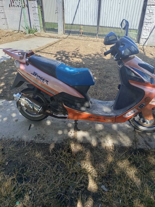 Продам скутер 8000 тис