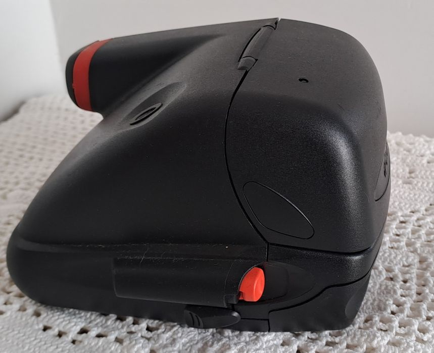 Polaroid  600 Extreme
Devido a ser antiga as borrachas em parte estao