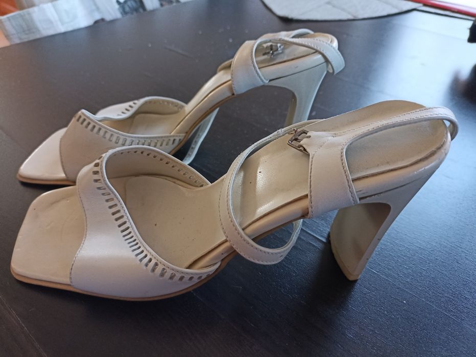 Pantofle eleganckie buty wizytowe rozm. 39