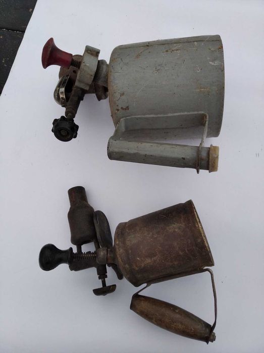 Паяльна лампа велика і мала . лійка на каністру .