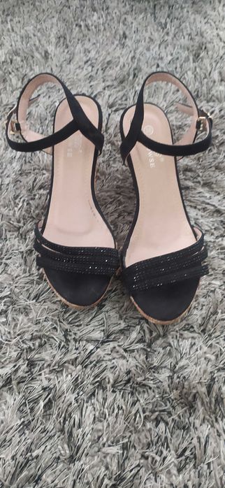 Buty damskie koturna
