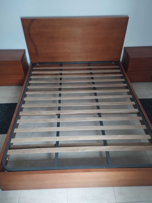 Cama de casal completa em madeira maciça
