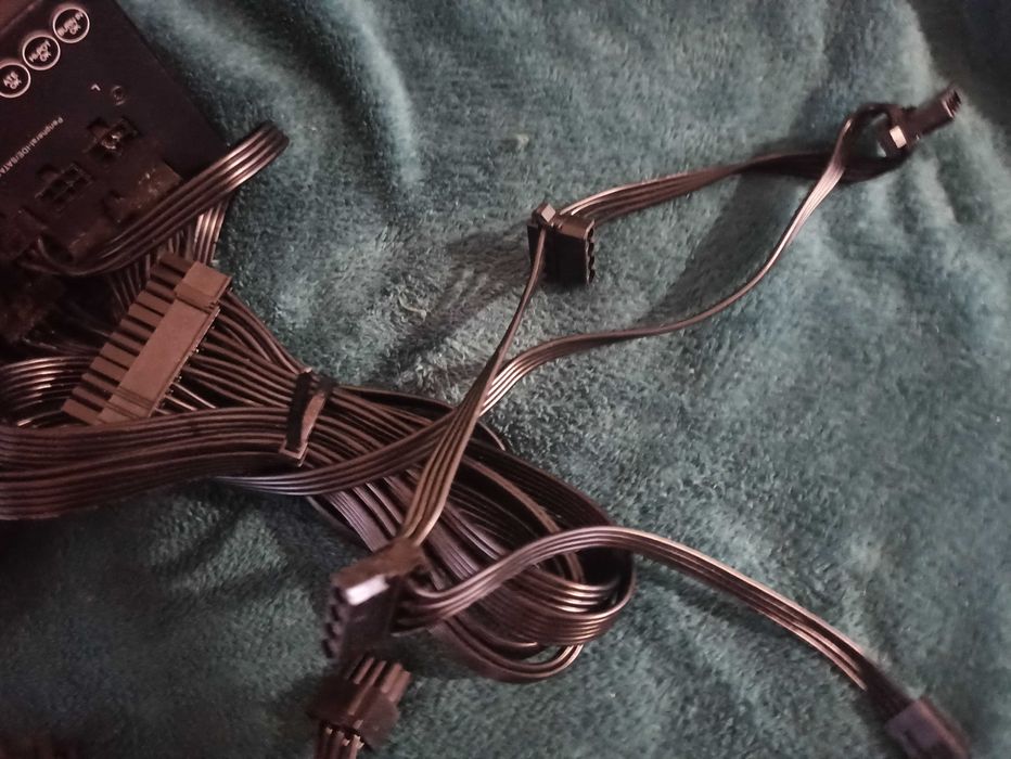 Fonte alimentação gigabyte modular 1000w64332172250242124