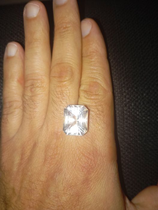 Quartzo Natural 21 Cts - Lapidação "Flor" - Gema Gigante