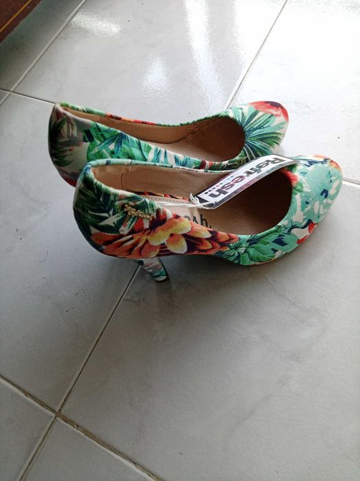Sapatos de Salto Alto - NOVOS