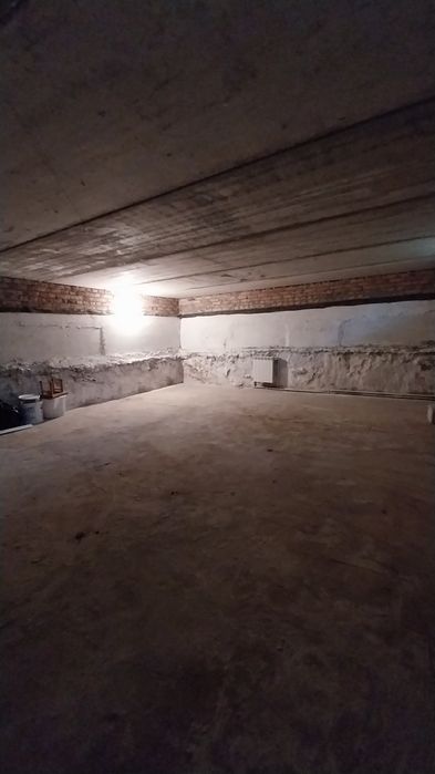 Обмін на квартиру, добротний будинок з бомбосховищем, підвал