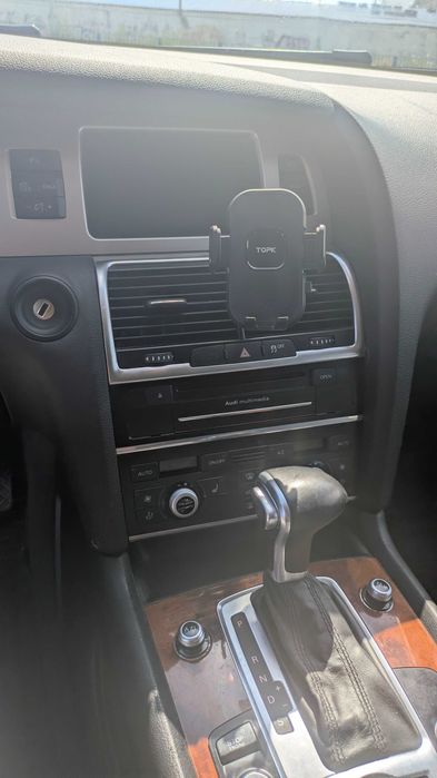 Продам  Audi Q7.