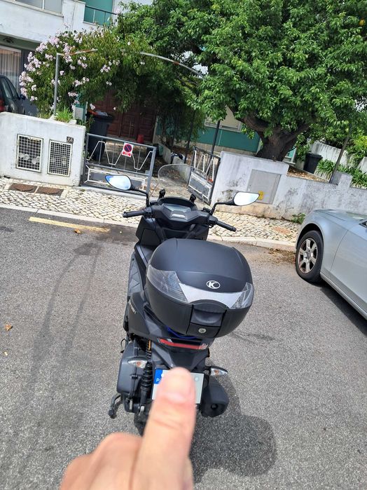 Kymco Skytown 125cc (2024) – Estado de Nova | 12.000km | Econômica (40km/L)