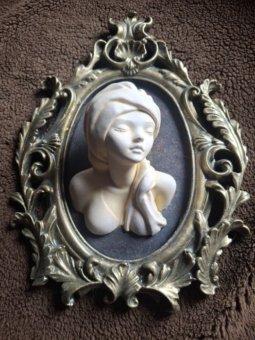 Декоративные барильефы и малые формы ,Исполнение может быть разное