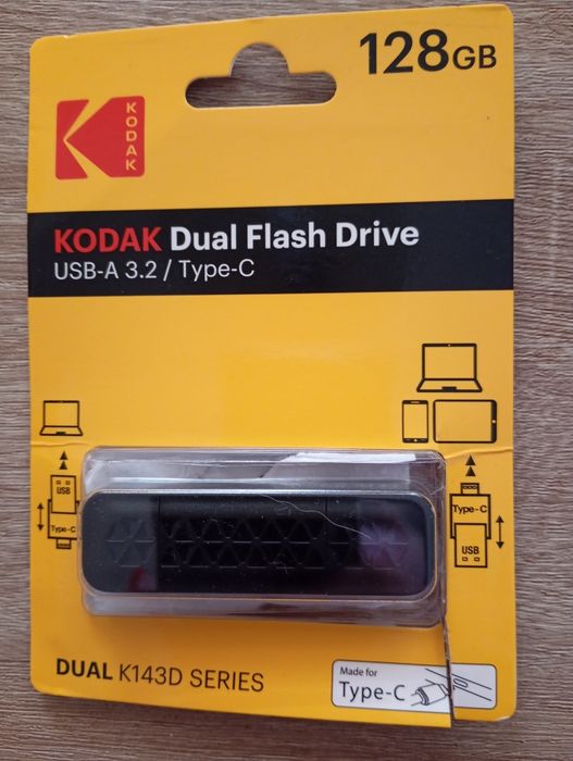 Pendrive  z końcówkami. Nowy