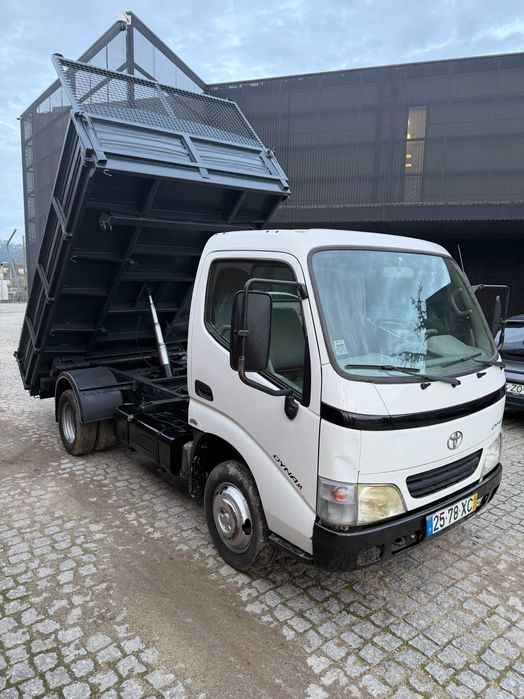 Toyota dyna tribasculante