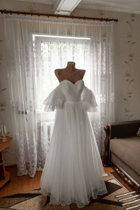 Весільна сукня (