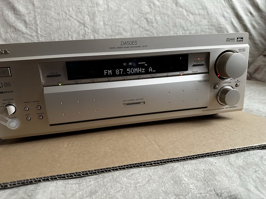 Sprzedam amplituner SONY  STR-DA50ES w kolorze szampanskim .Stan nowy .